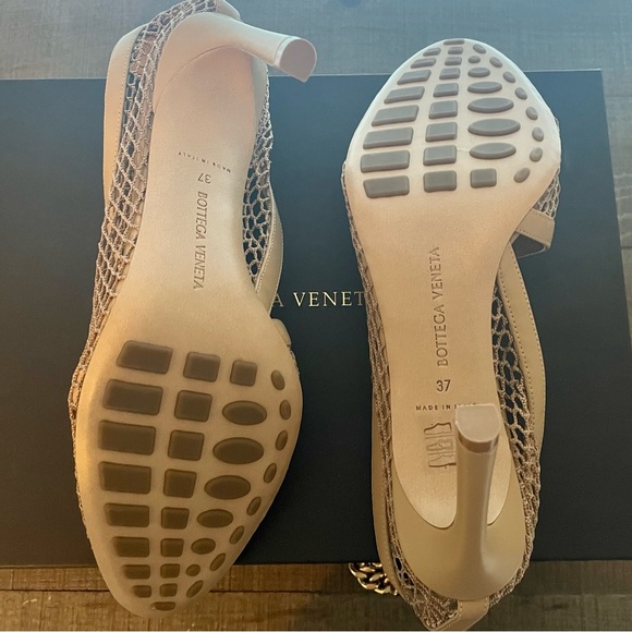 New / Never Worn BOTTEGA VENETA beige Mesh Nappa Chunky Chain Sandals / Pumps - Picture 7 of 16
